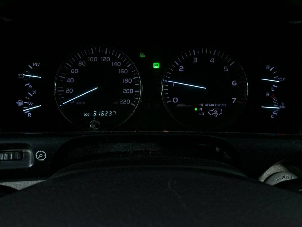 Lexus LX с пробегом — 2006 год. Фото: #13