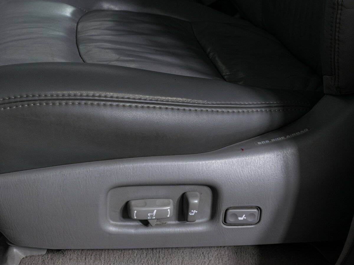 Lexus LX с пробегом — 2006 год. Фото: #17