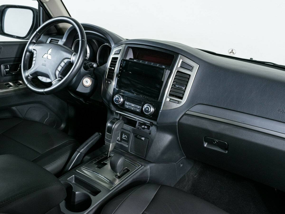 Mitsubishi Pajero с пробегом — 2021 год. Фото: #7