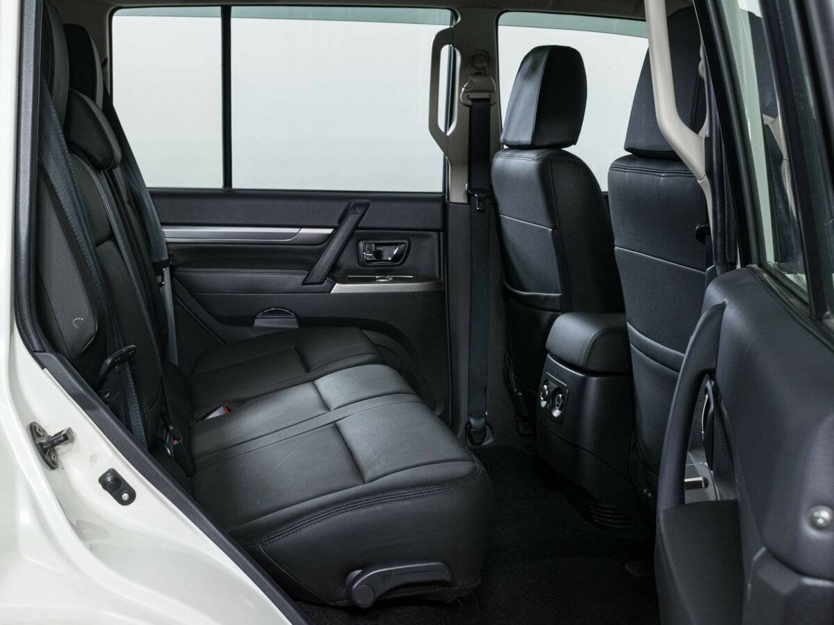 Mitsubishi Pajero с пробегом — 2021 год. Фото: #9