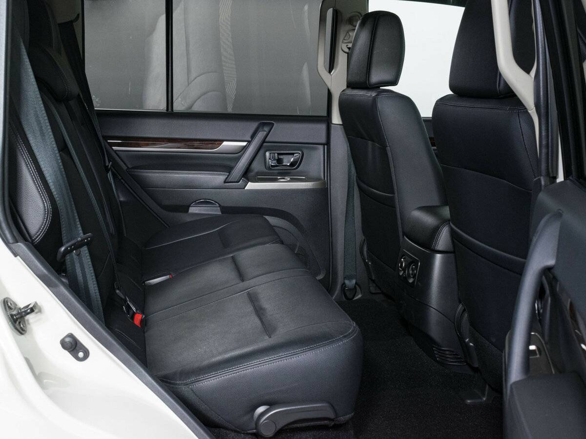 Mitsubishi Pajero с пробегом — 2021 год. Фото: #11