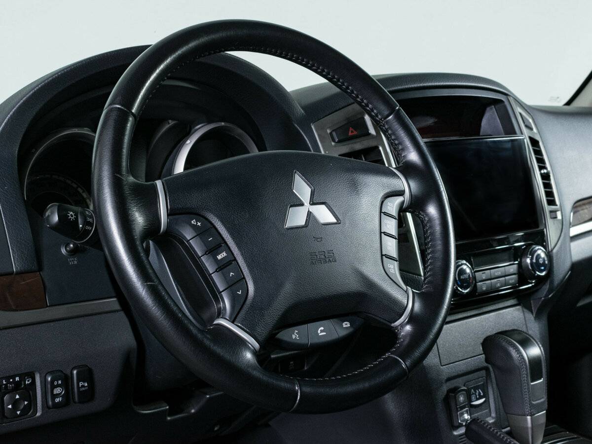 Mitsubishi Pajero с пробегом — 2021 год. Фото: #15