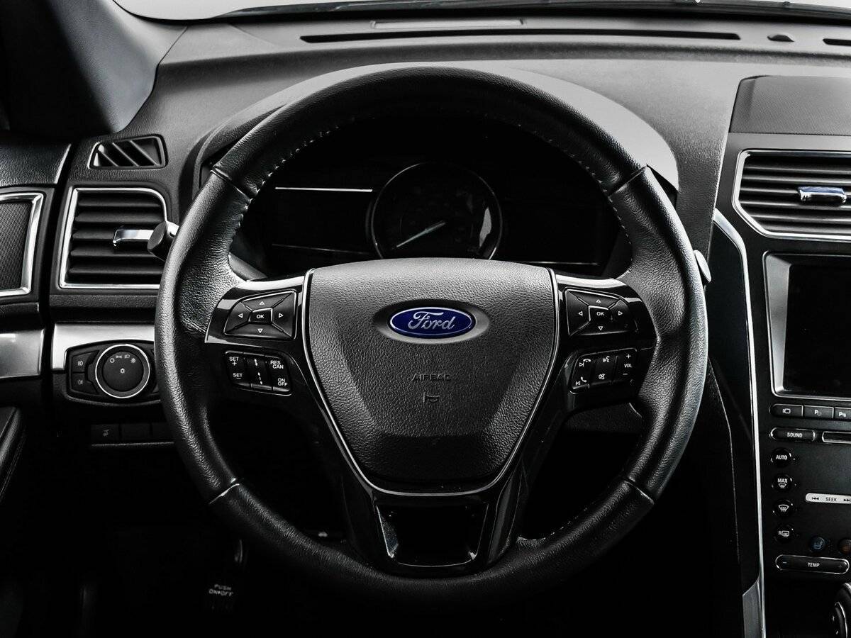 Ford Explorer с пробегом — 2018 год. Фото: #11