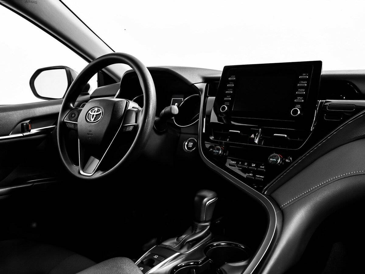 Toyota Camry с пробегом — 2021 год. Фото: #8
