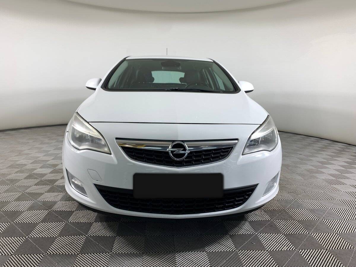 Opel Astra с пробегом — 2011 год. Фото: #1