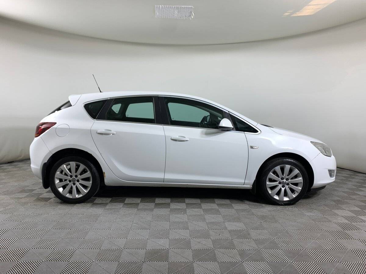 Opel Astra с пробегом — 2011 год. Фото: #3