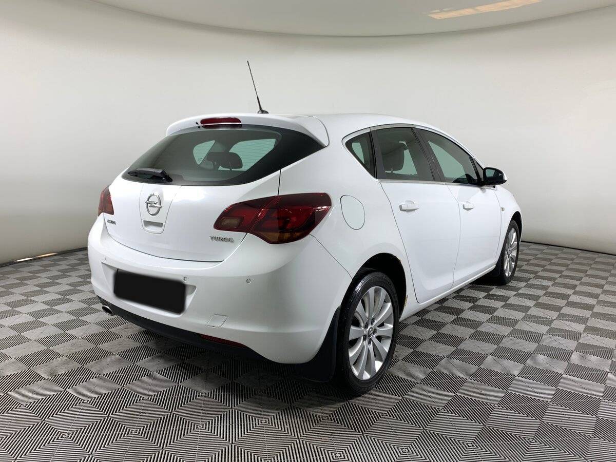 Opel Astra с пробегом — 2011 год. Фото: #4