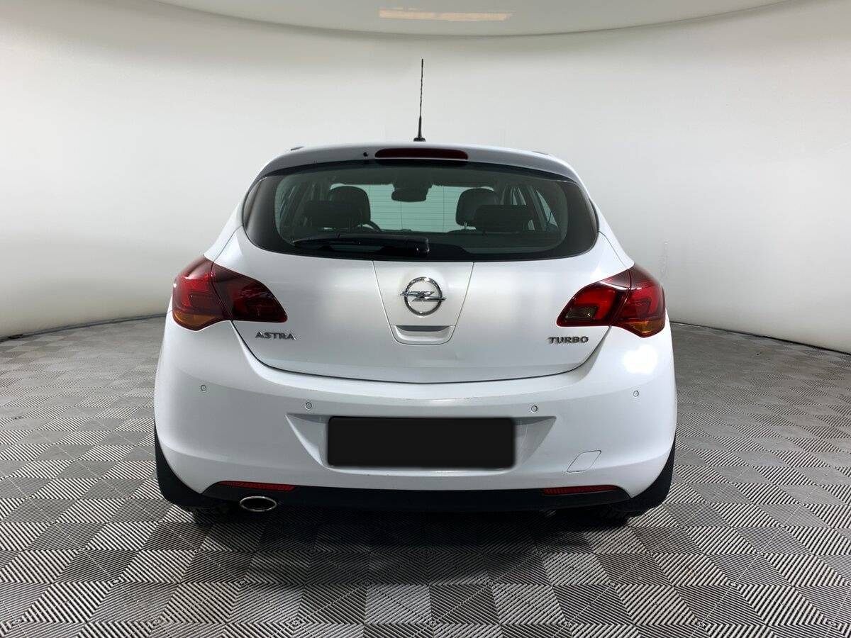 Opel Astra с пробегом — 2011 год. Фото: #5