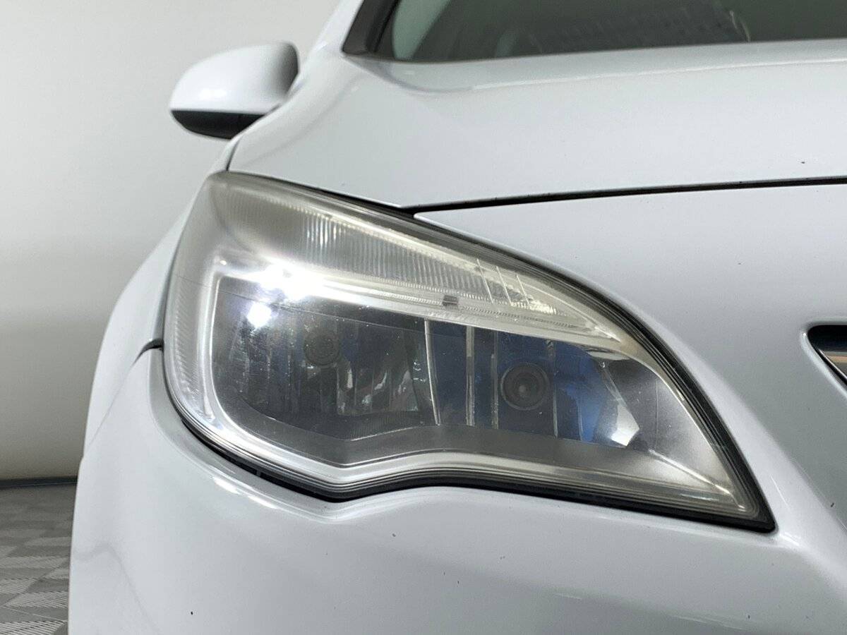 Opel Astra с пробегом — 2011 год. Фото: #8