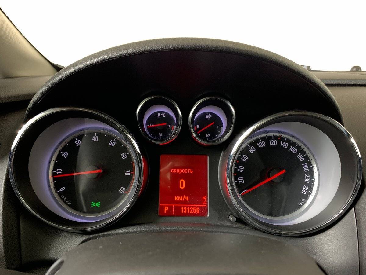 Opel Astra с пробегом — 2011 год. Фото: #13