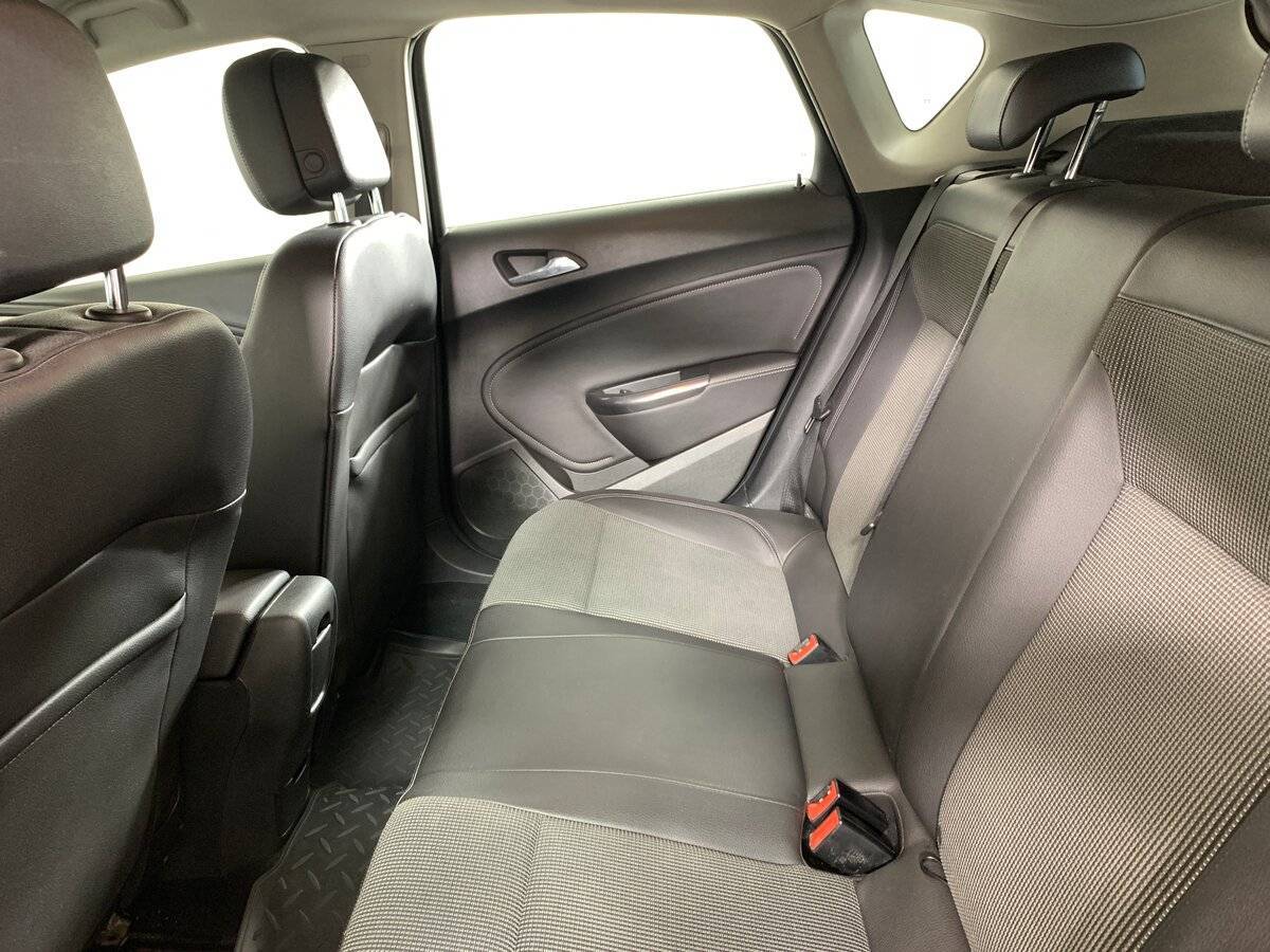 Opel Astra с пробегом — 2011 год. Фото: #17