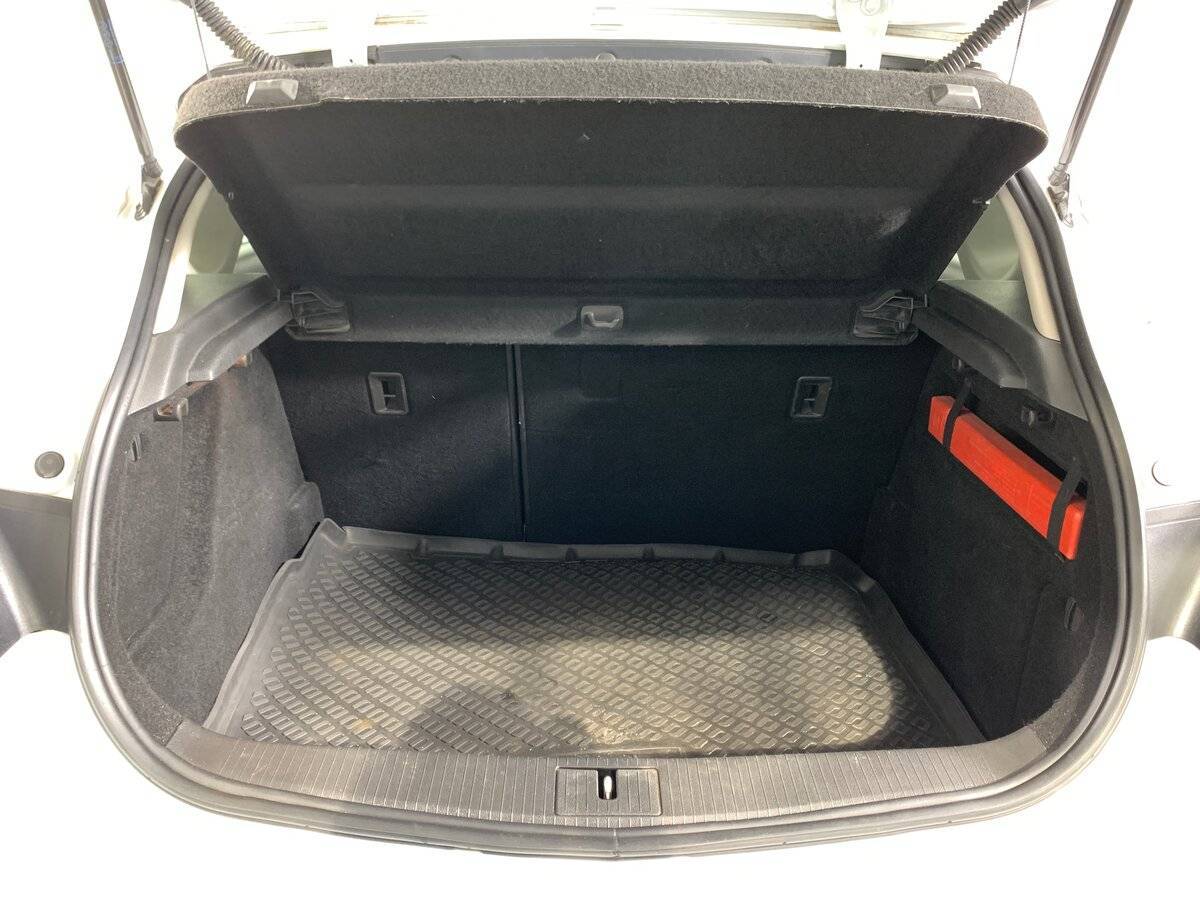 Opel Astra с пробегом — 2011 год. Фото: #18