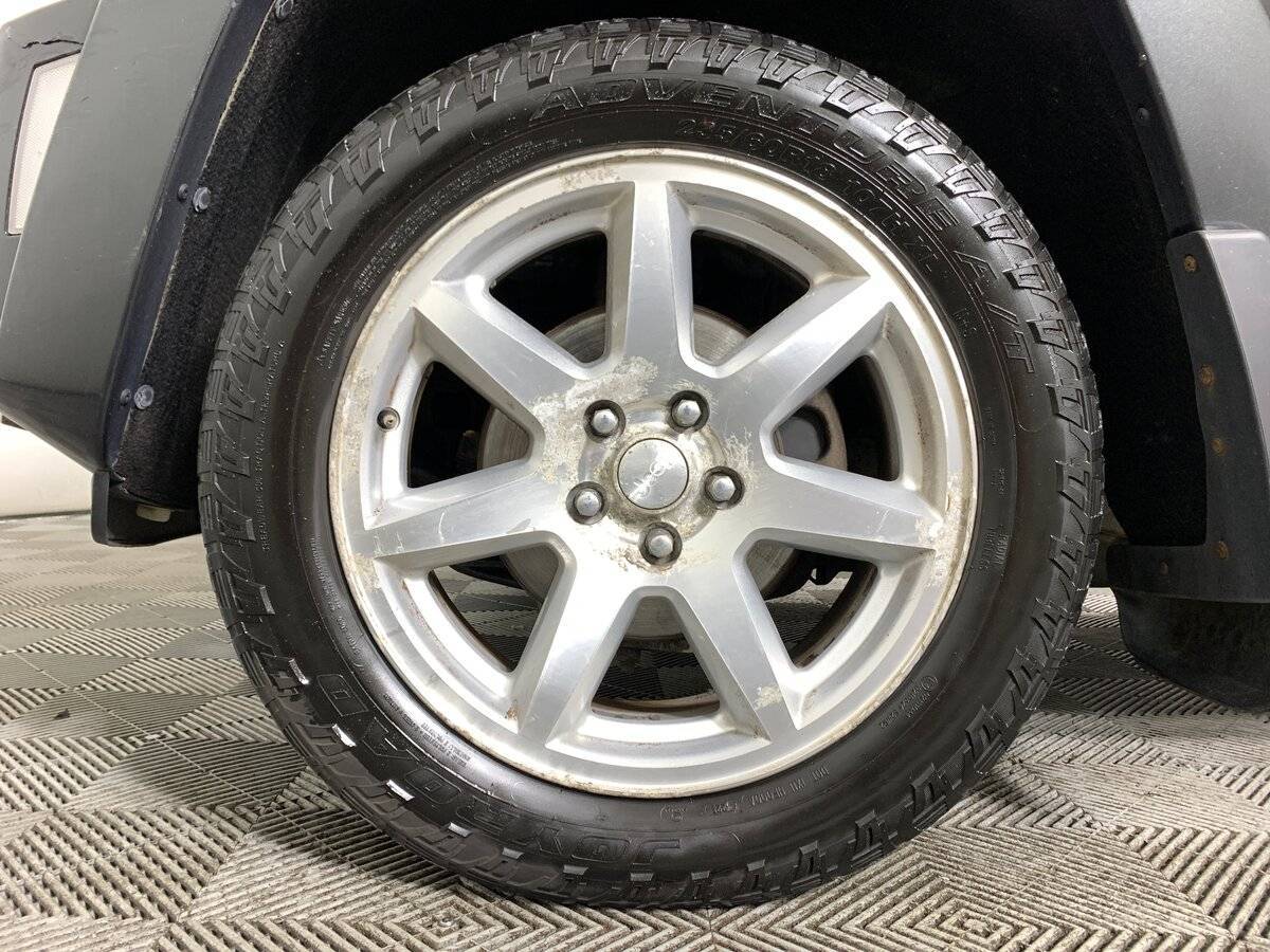 Jeep Cherokee с пробегом — 2008 год. Фото: #8