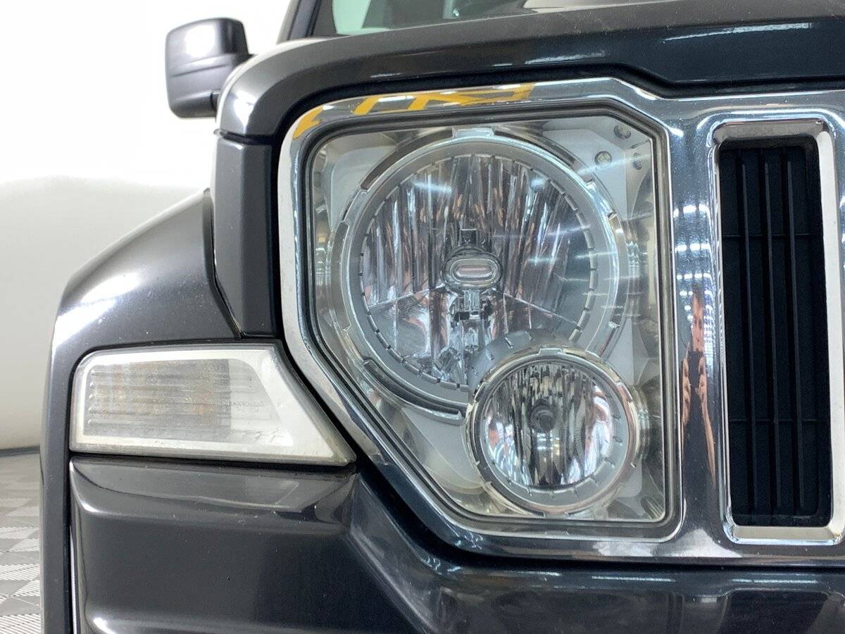 Jeep Cherokee с пробегом — 2008 год. Фото: #9