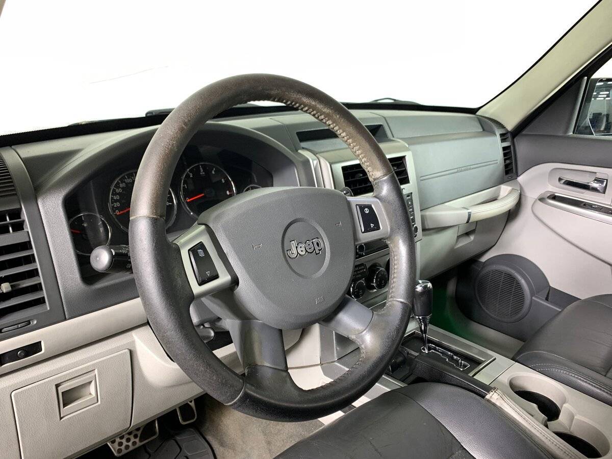 Jeep Cherokee с пробегом — 2008 год. Фото: #10