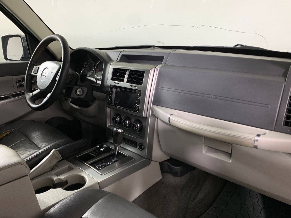 Jeep Cherokee с пробегом — 2008 год. Фото: #12
