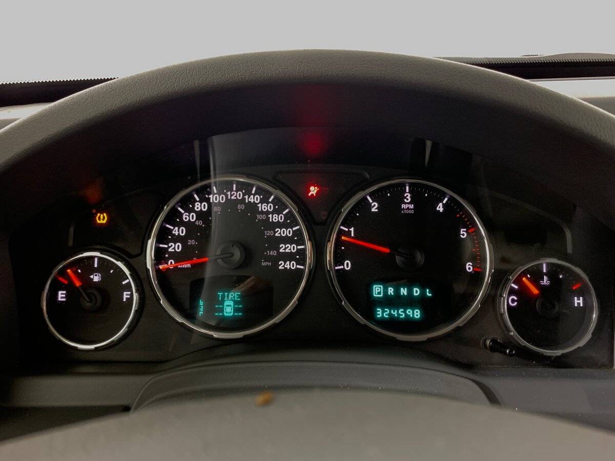 Jeep Cherokee с пробегом — 2008 год. Фото: #13