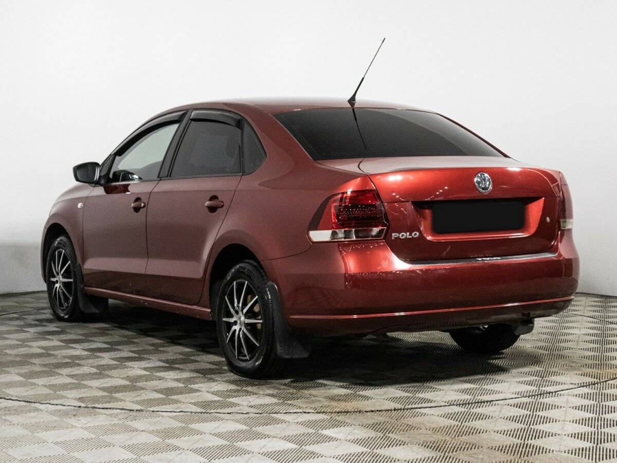 Volkswagen Polo с пробегом — 2010 год. Фото: #6