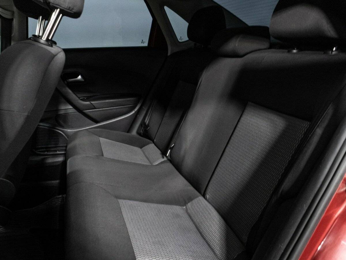 Volkswagen Polo с пробегом — 2010 год. Фото: #9