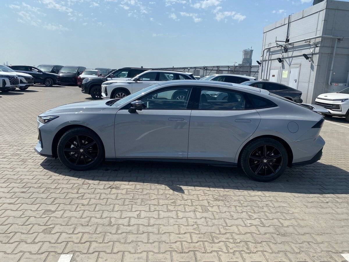 Changan UNI-V с пробегом — 2024 год. Фото: #4