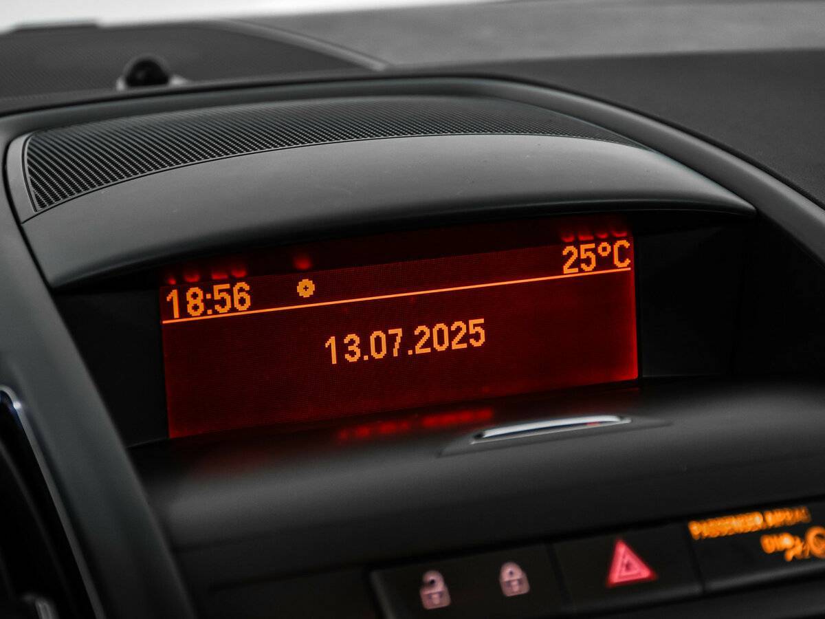 Opel Zafira с пробегом — 2013 год. Фото: #13