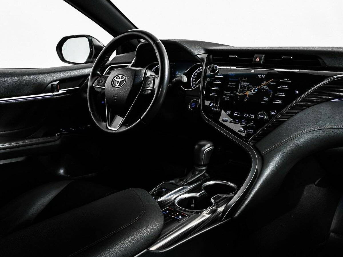 Toyota Camry с пробегом — 2021 год. Фото: #8