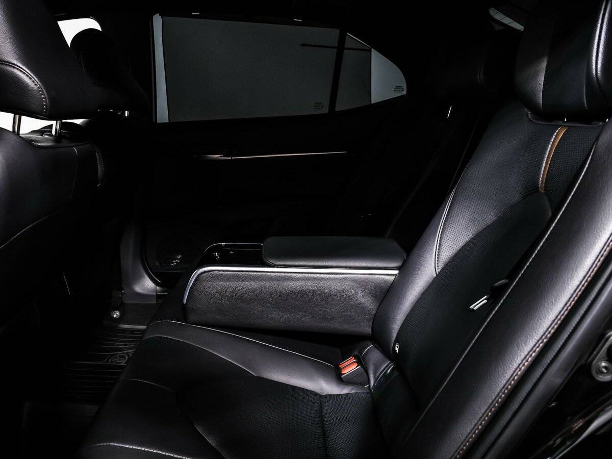 Toyota Camry с пробегом — 2021 год. Фото: #12