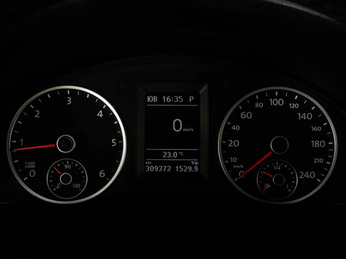 Volkswagen Tiguan с пробегом — 2010 год. Фото: #17