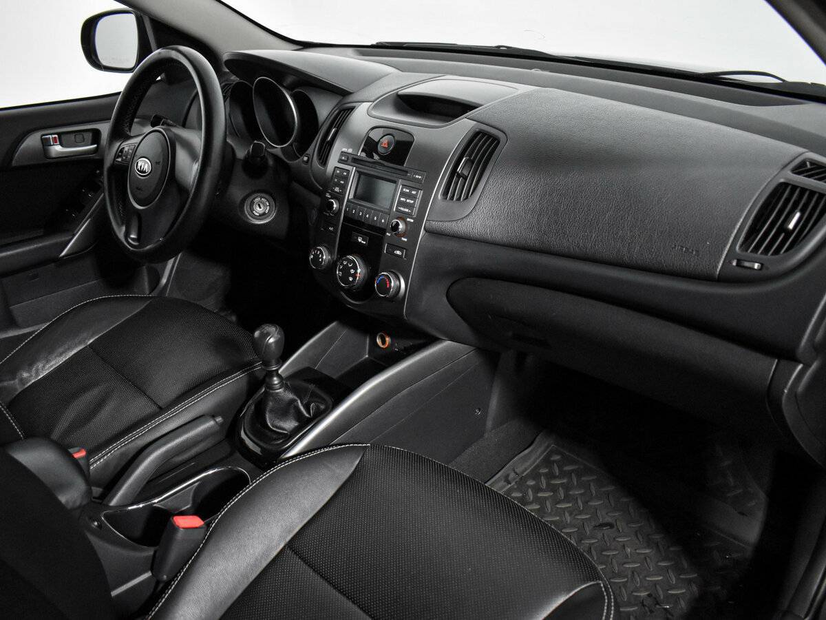 Kia Cerato с пробегом — 2011 год. Фото: #9
