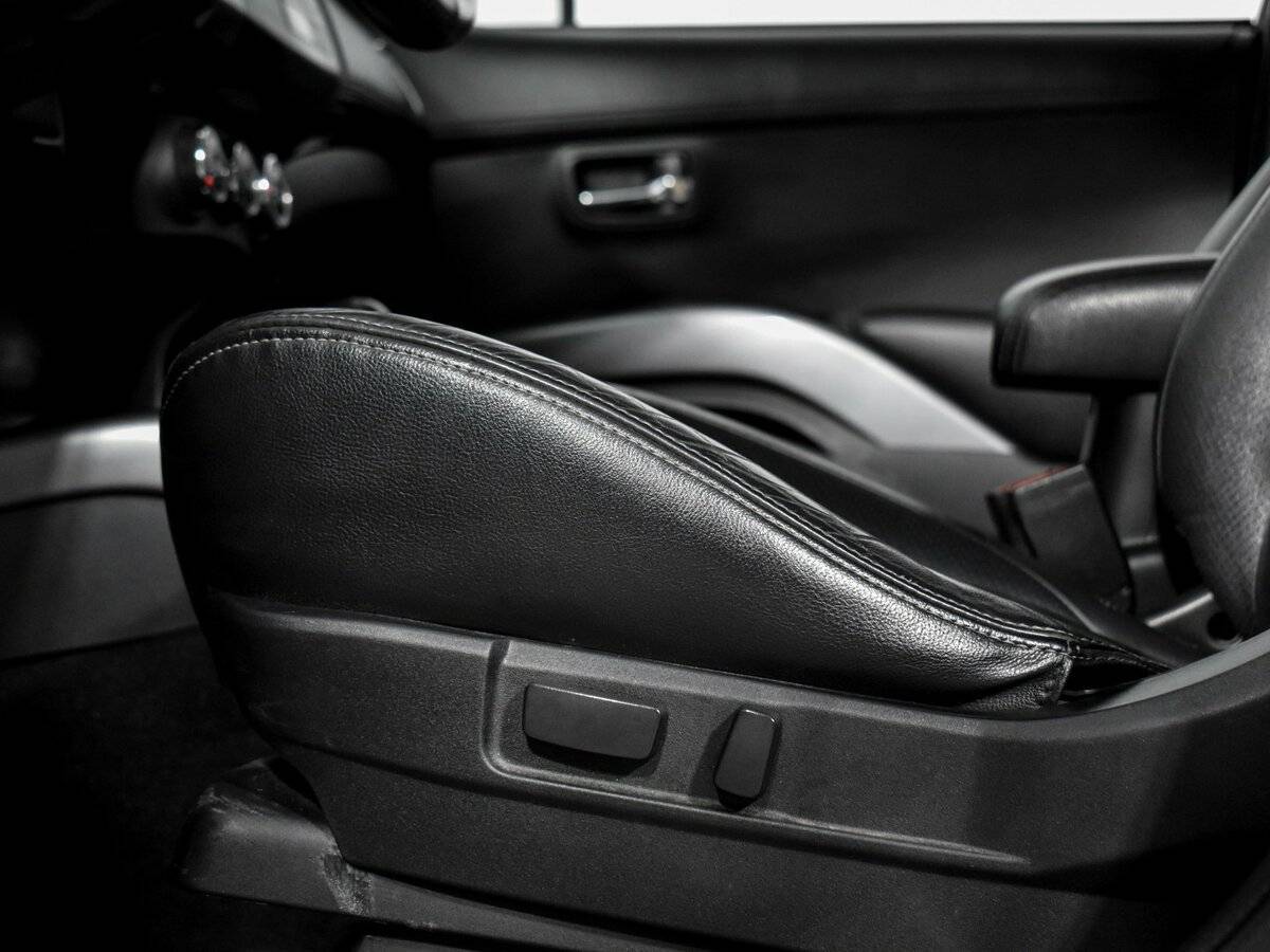 Mitsubishi Outlander с пробегом — 2011 год. Фото: #9