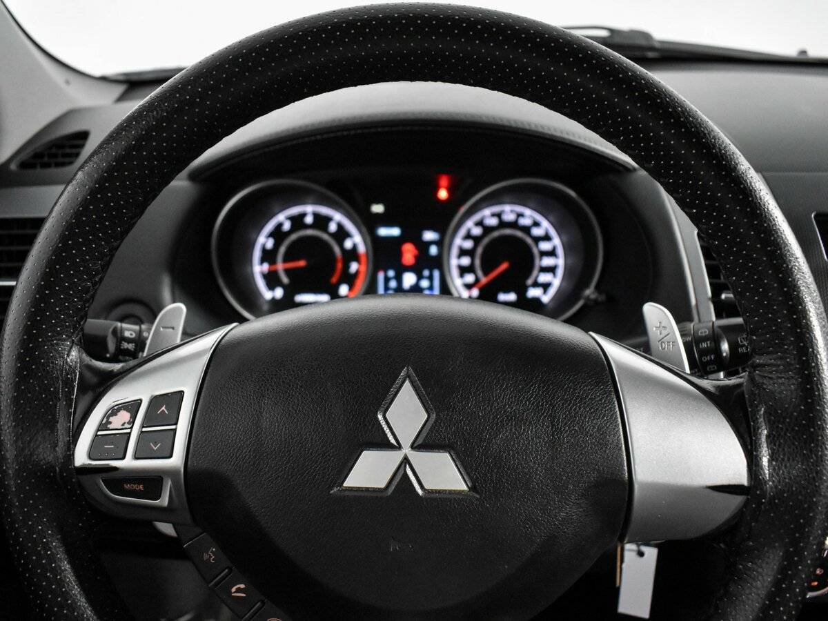 Mitsubishi Outlander с пробегом — 2011 год. Фото: #16