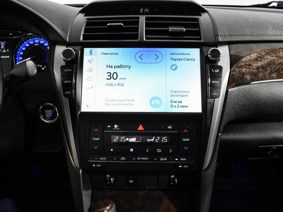 Toyota Camry с пробегом — 2018 год. Фото: #16