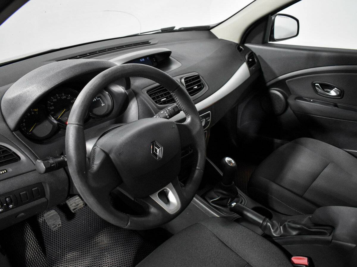 Renault Megane с пробегом — 2010 год. Фото: #8