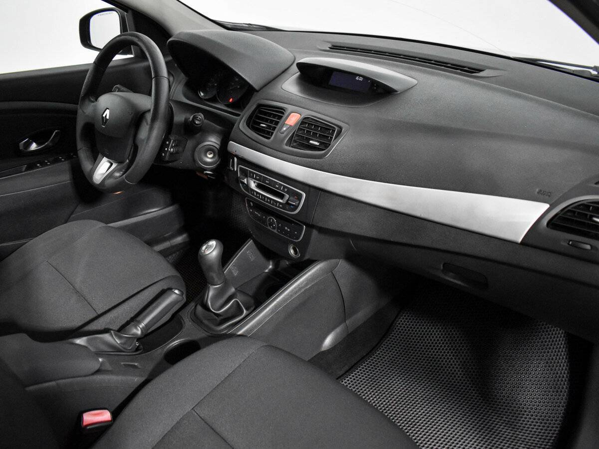 Renault Megane с пробегом — 2010 год. Фото: #11