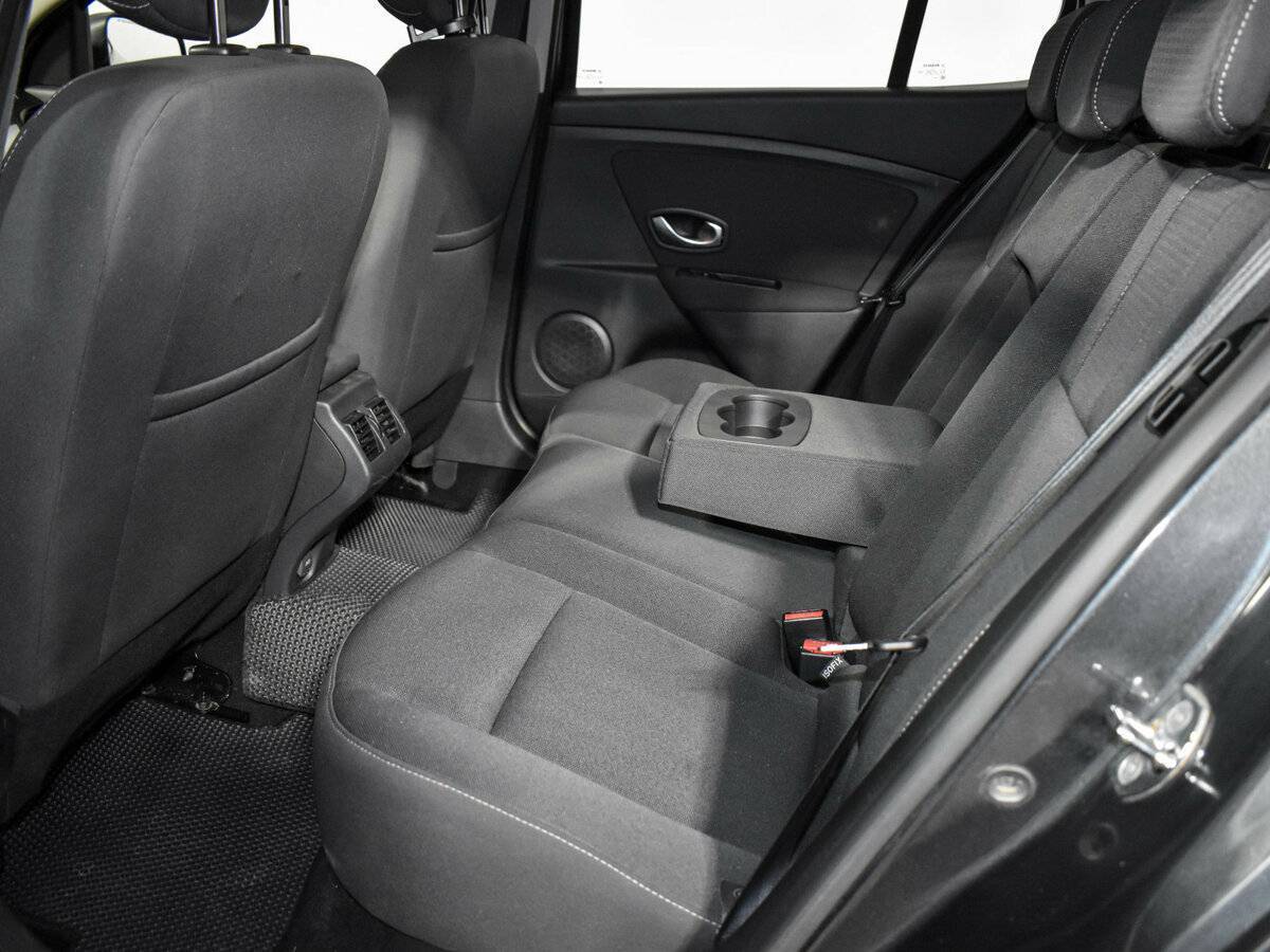 Renault Megane с пробегом — 2010 год. Фото: #12