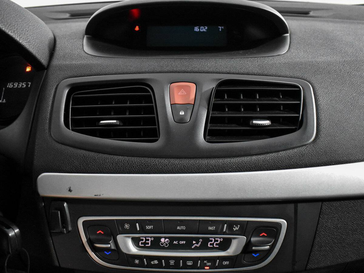 Renault Megane с пробегом — 2010 год. Фото: #14