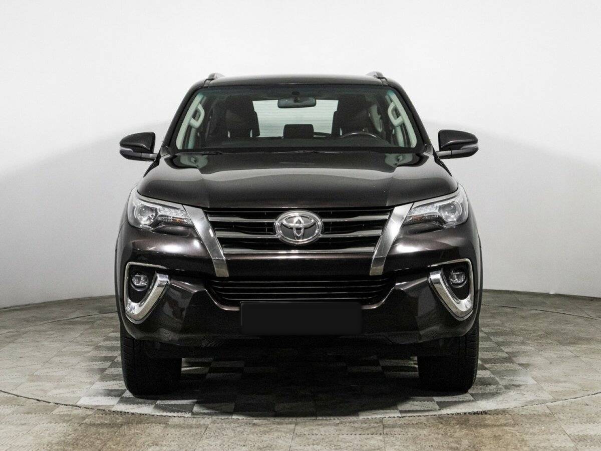 Toyota Fortuner с пробегом — 2017 год. Фото: #1