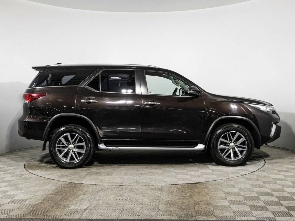 Toyota Fortuner с пробегом — 2017 год. Фото: #3