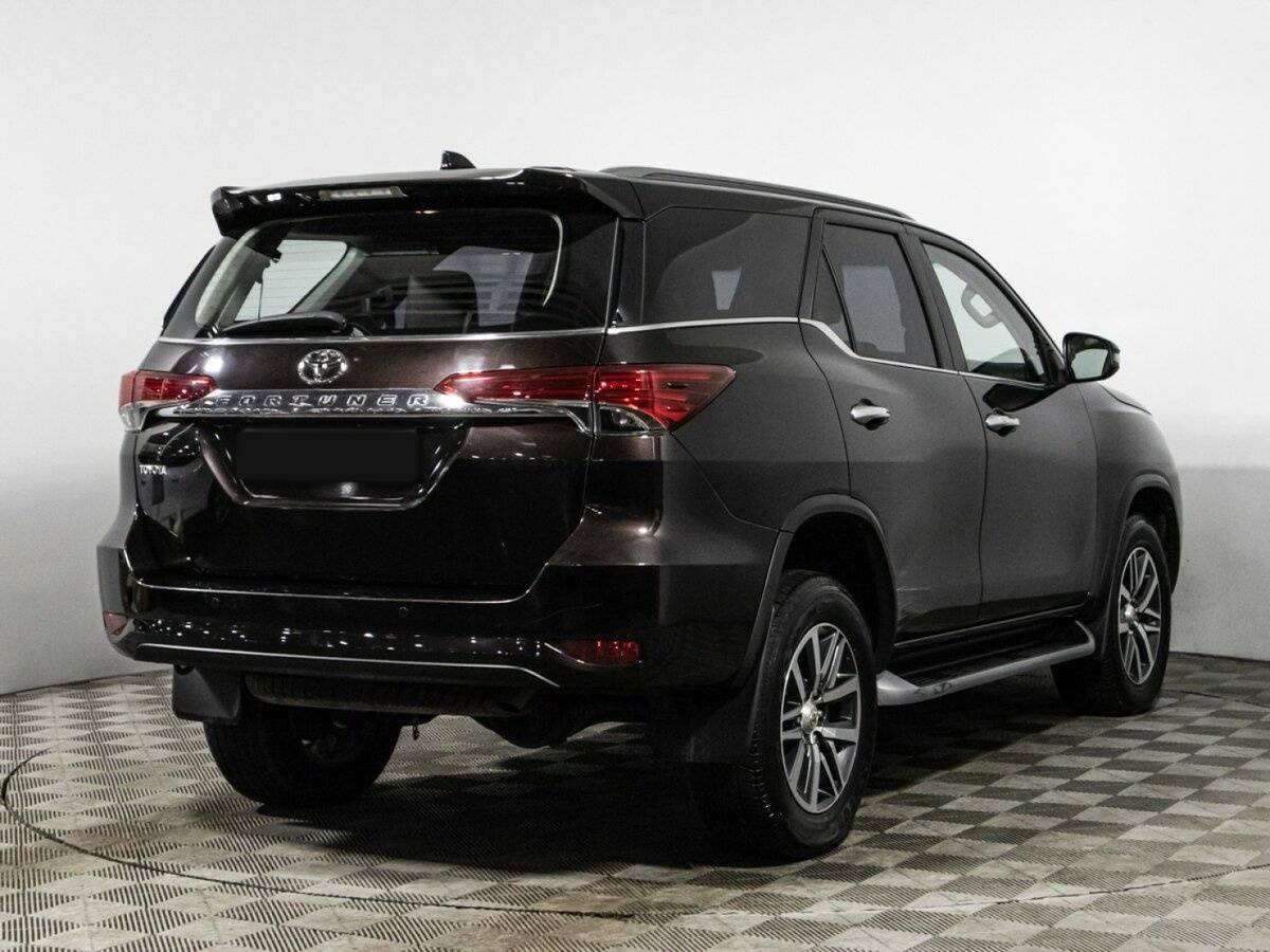 Toyota Fortuner с пробегом — 2017 год. Фото: #4