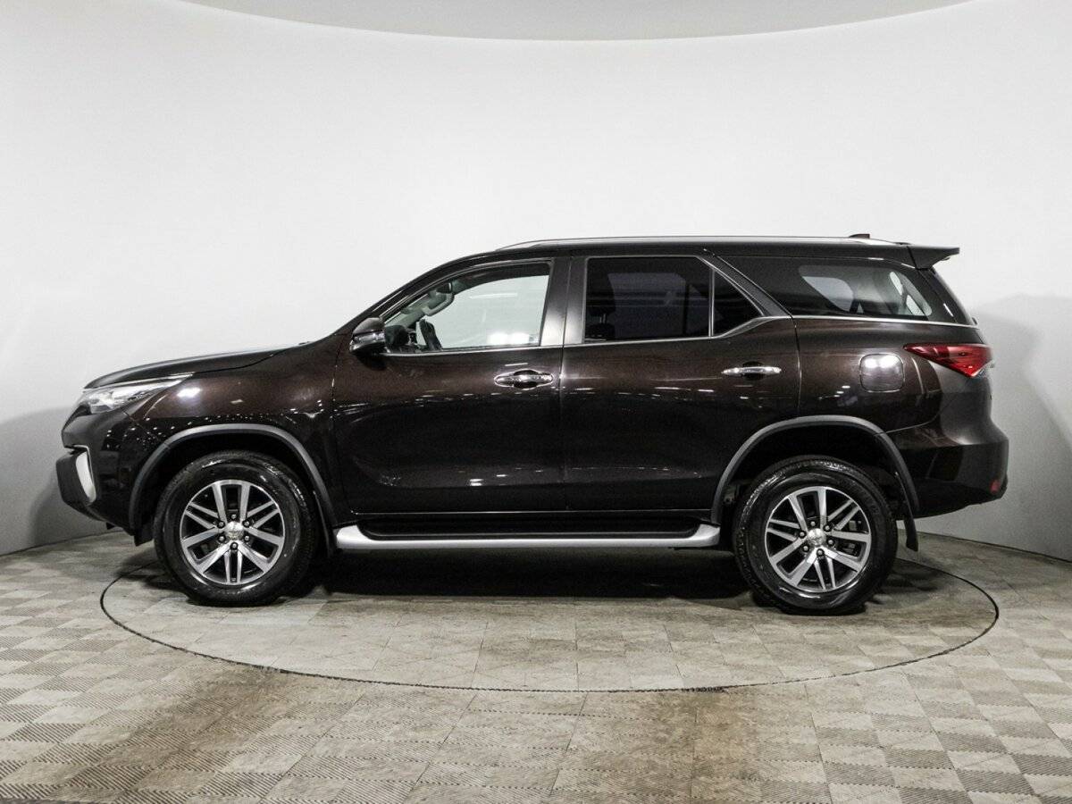Toyota Fortuner с пробегом — 2017 год. Фото: #7