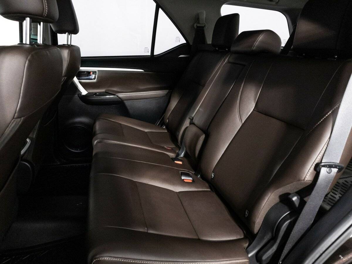 Toyota Fortuner с пробегом — 2017 год. Фото: #9