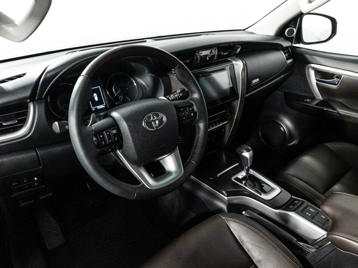 Toyota Fortuner с пробегом — 2017 год. Фото: #10