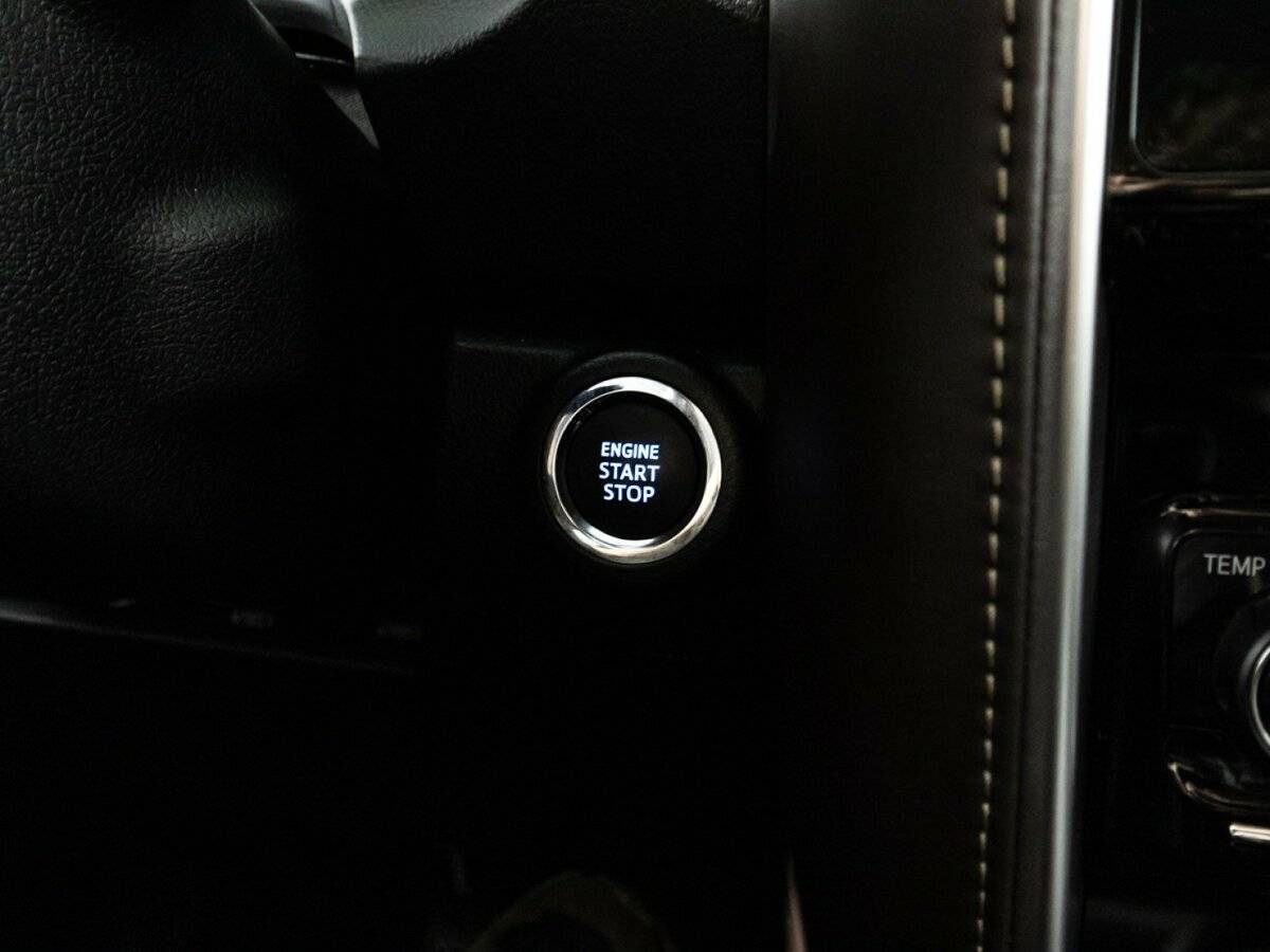 Toyota Fortuner с пробегом — 2017 год. Фото: #16