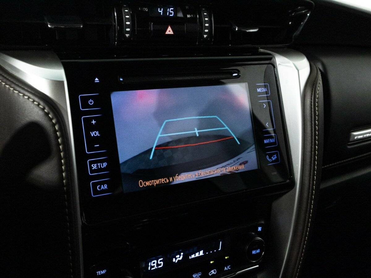 Toyota Fortuner с пробегом — 2017 год. Фото: #17