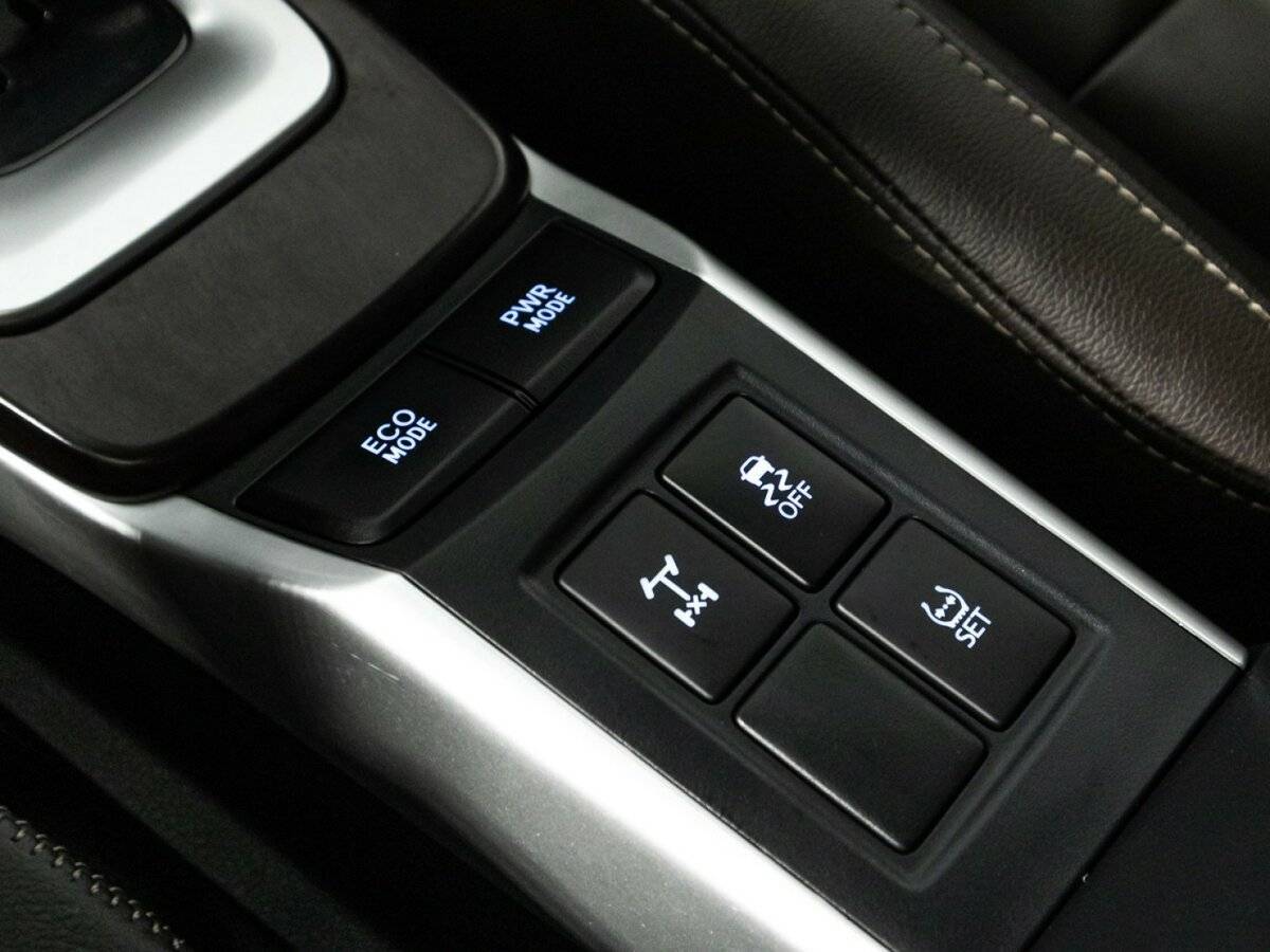 Toyota Fortuner с пробегом — 2017 год. Фото: #19