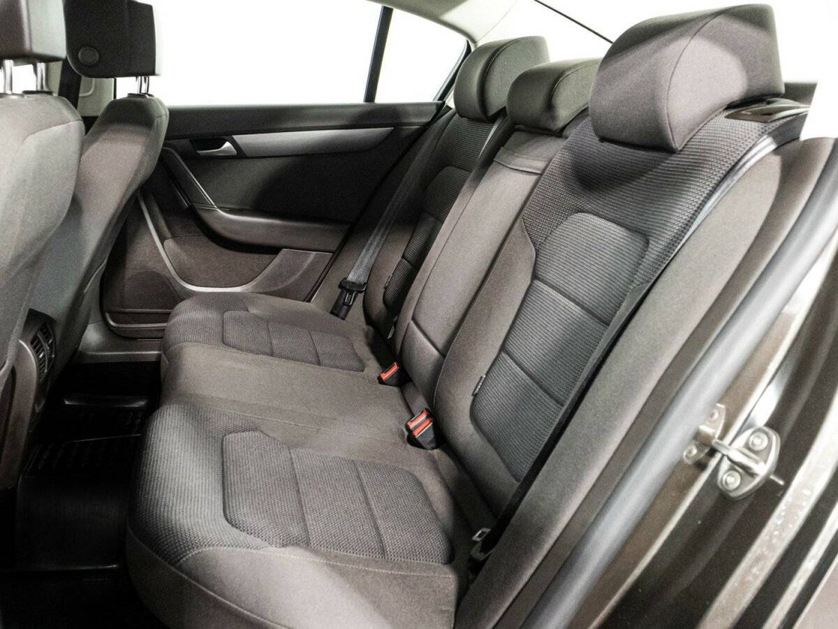 Volkswagen Passat с пробегом — 2011 год. Фото: #9