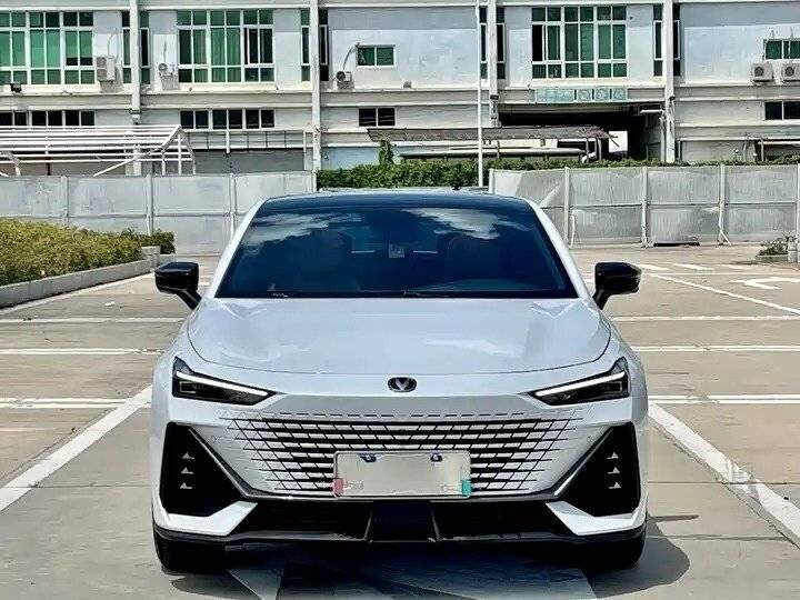 Changan UNI-V с пробегом — 2022 год. Фото: #1