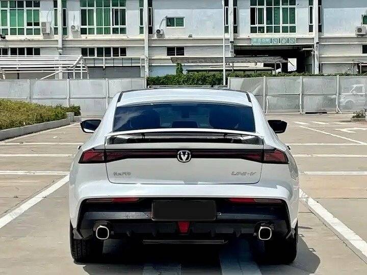 Changan UNI-V с пробегом — 2022 год. Фото: #3