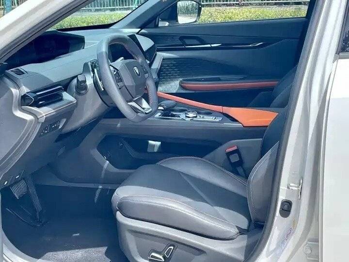 Changan UNI-V с пробегом — 2022 год. Фото: #5