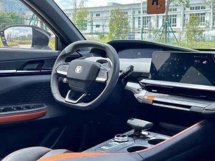 Changan UNI-V с пробегом — 2022 год. Фото: #6